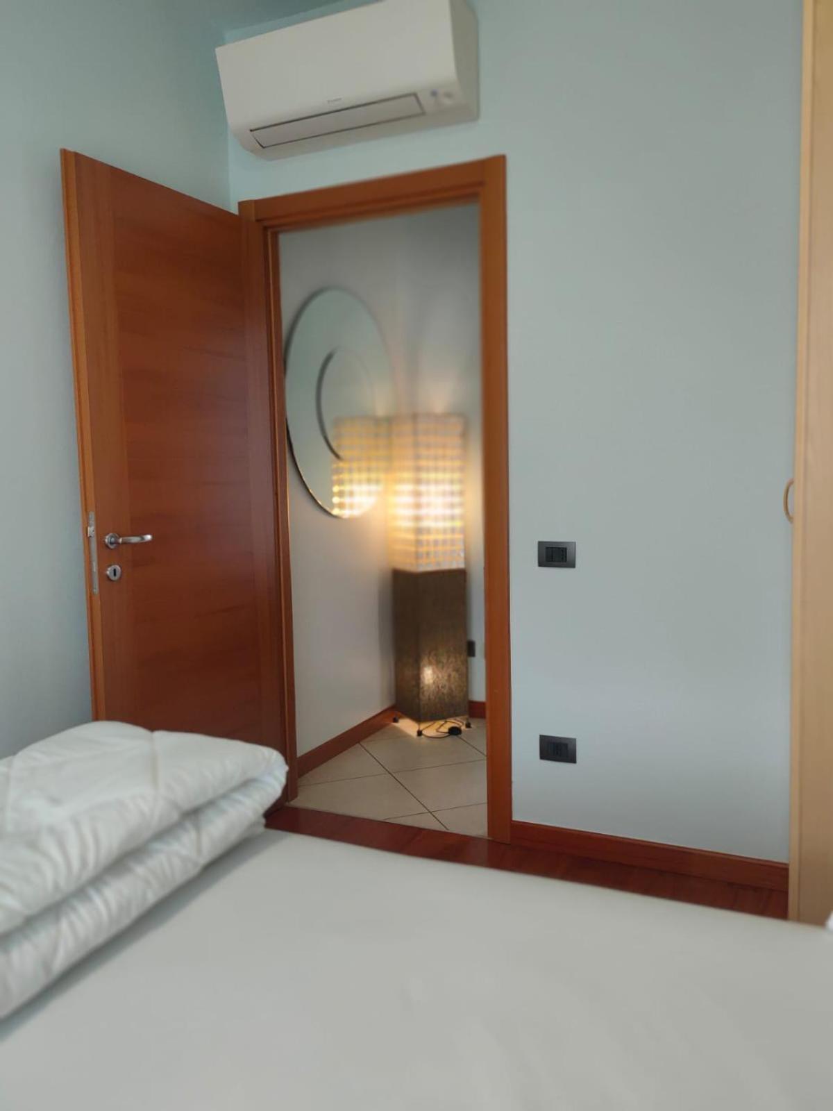 Garda Dreams Apartment Torri Del Benaco Exterior photo